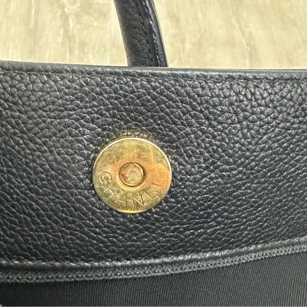 Chanel Executive Cerf Tote Black Caviar Leather Gold Hardware - Picture 14 of 16